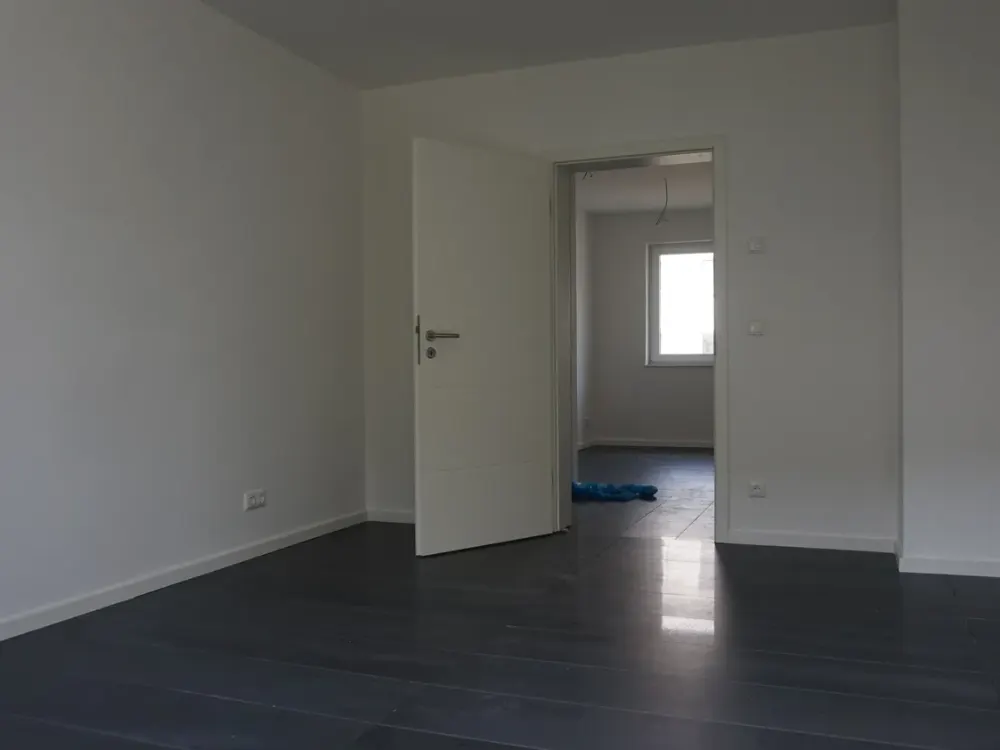 2 bright 3-room apartment on the ground floor with balcony available immediately