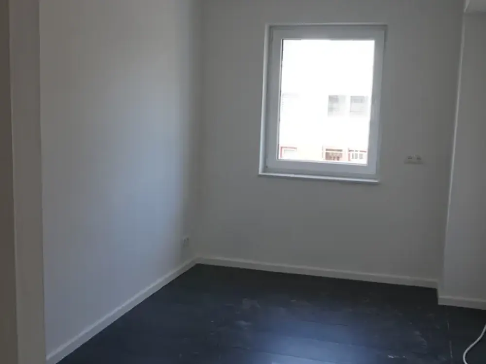2 bright 3-room apartment on the ground floor with balcony available immediately
