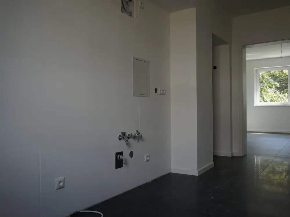 2 bright 3-room apartment on the ground floor with balcony available immediately