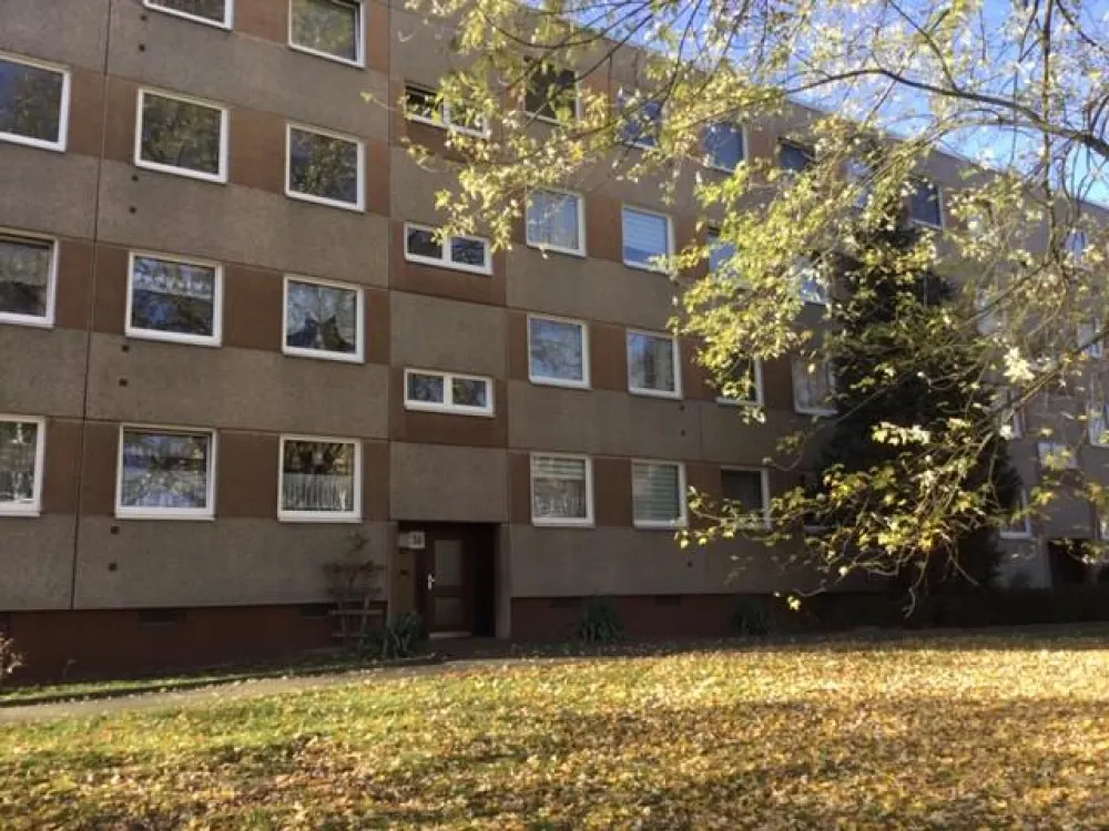 A Great Living Experience: Interesting 2-Room Apartment with Balcony