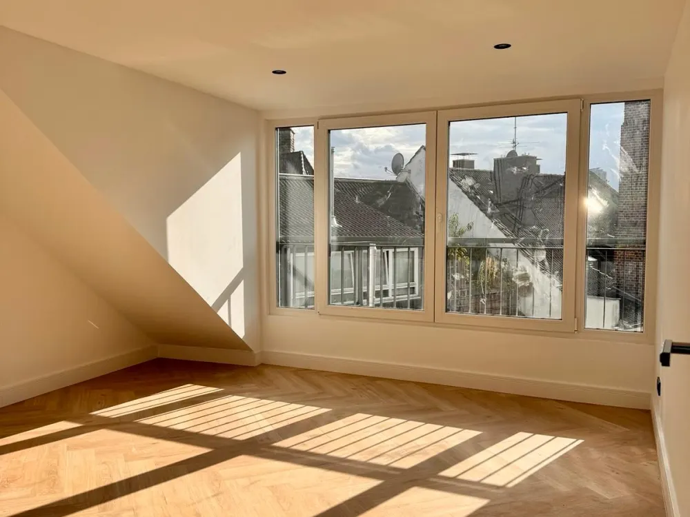 Helle frischsanierte Loftwohnung mit Dachterrasse u. Einbauküche