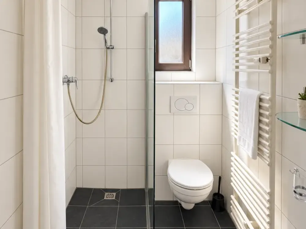 Erdgeschosswohnung mit Einbauküche, eigener Terrasse, Gartenteil und Stellplatz in Köln