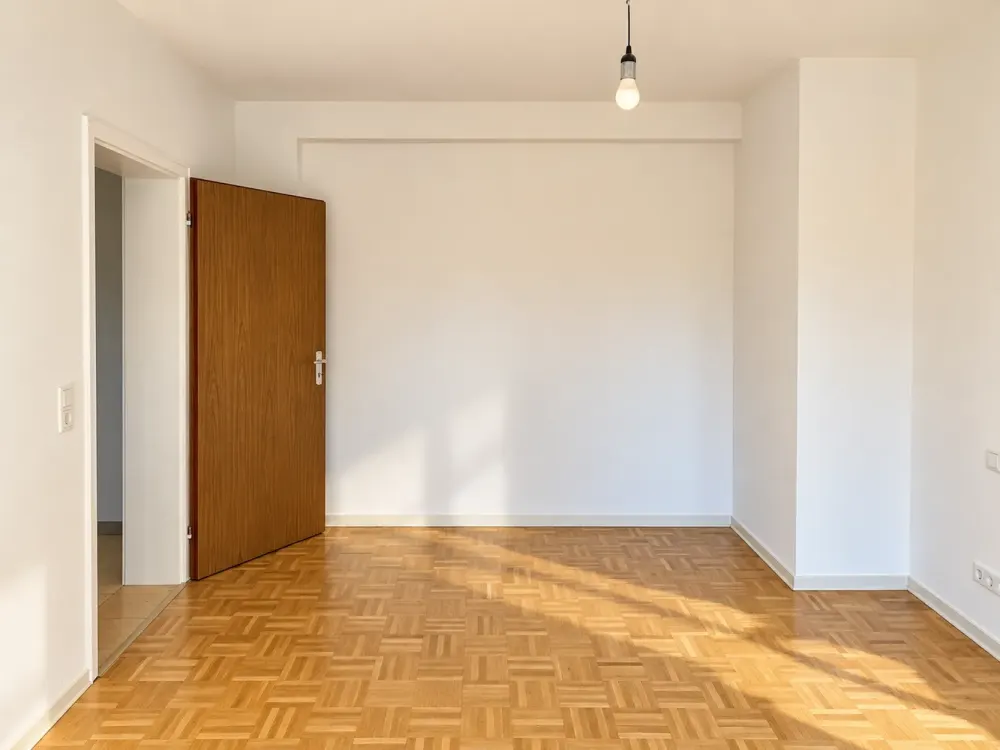 Erdgeschosswohnung mit Einbauküche, eigener Terrasse, Gartenteil und Stellplatz in Köln