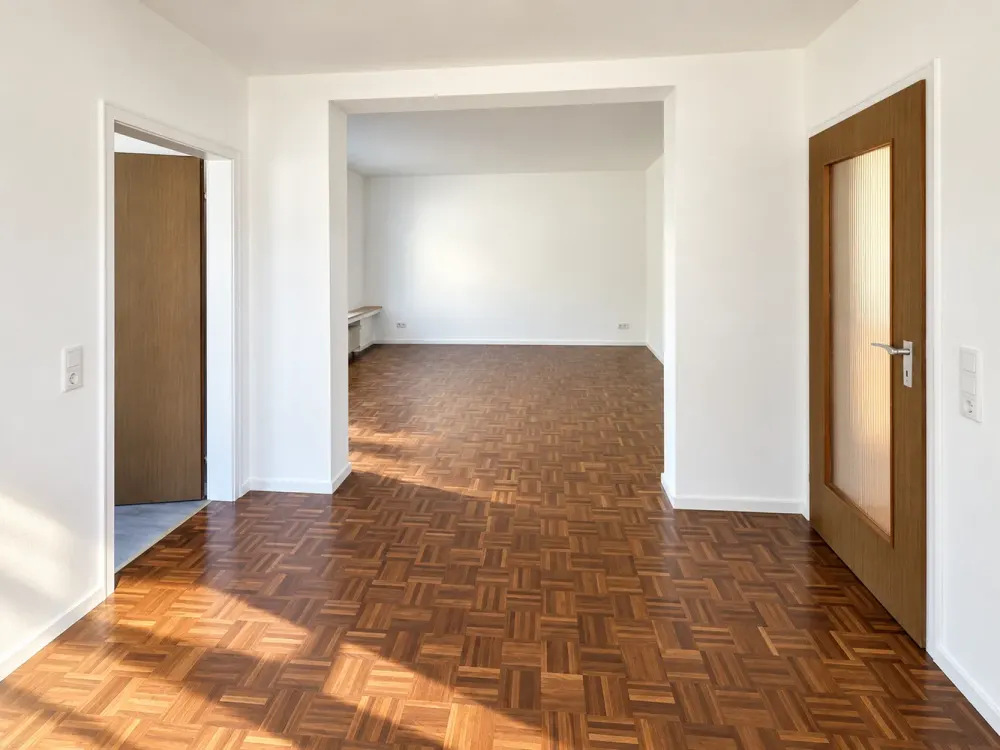 Erdgeschosswohnung mit Einbauküche, eigener Terrasse, Gartenteil und Stellplatz in Köln