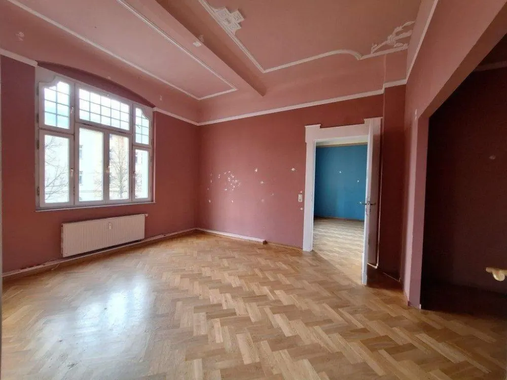 Exclusive 4-Room Apartment with Elevator and Balcony
