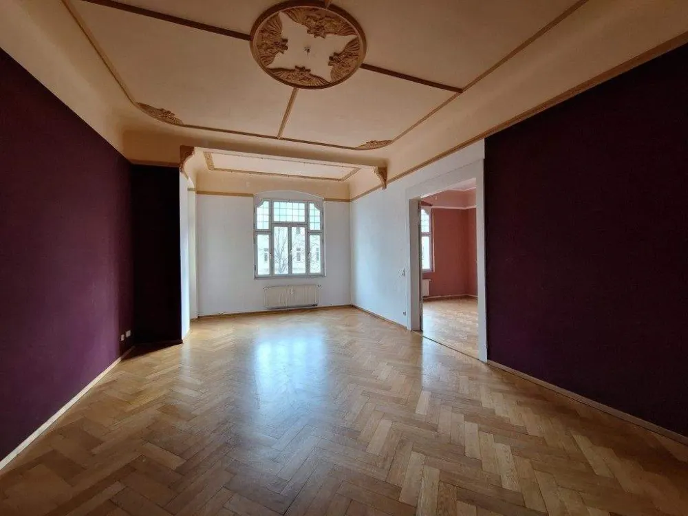 Exclusive 4-Room Apartment with Elevator and Balcony