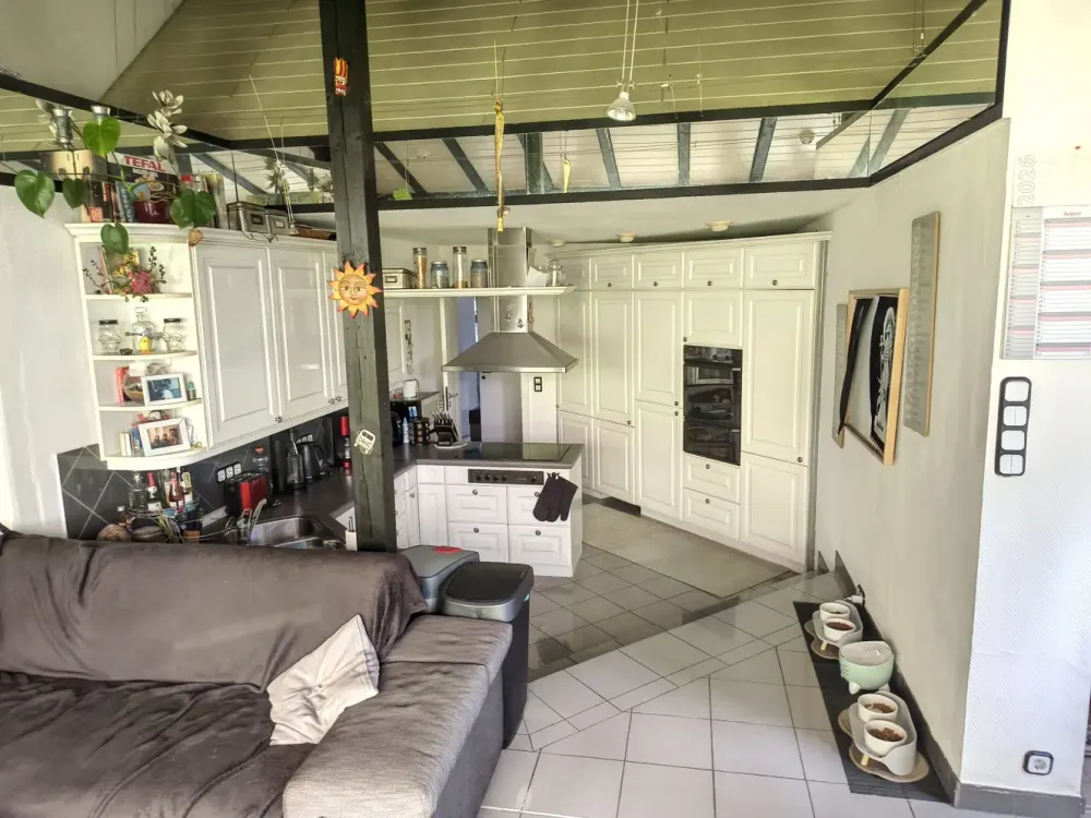 Spacious 5-Room Loft-Style Apartment
