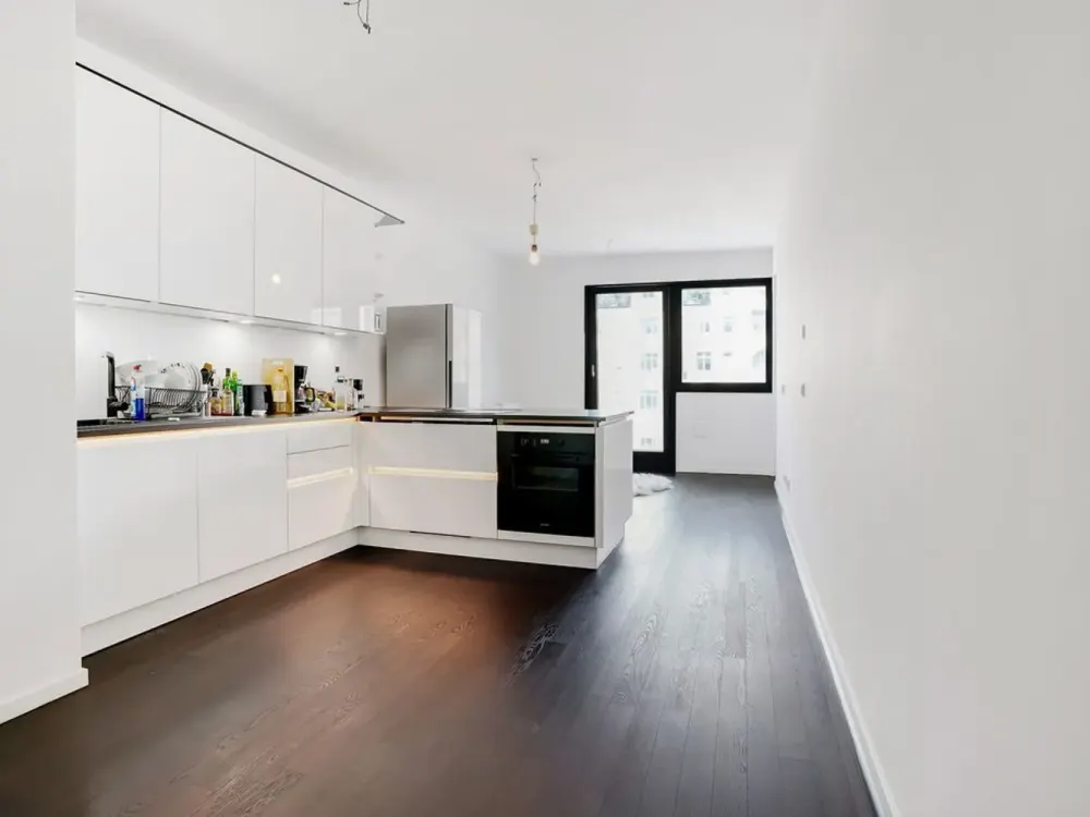 High-quality 2-room apartment with great roof terrace and high-quality fitted kitchen