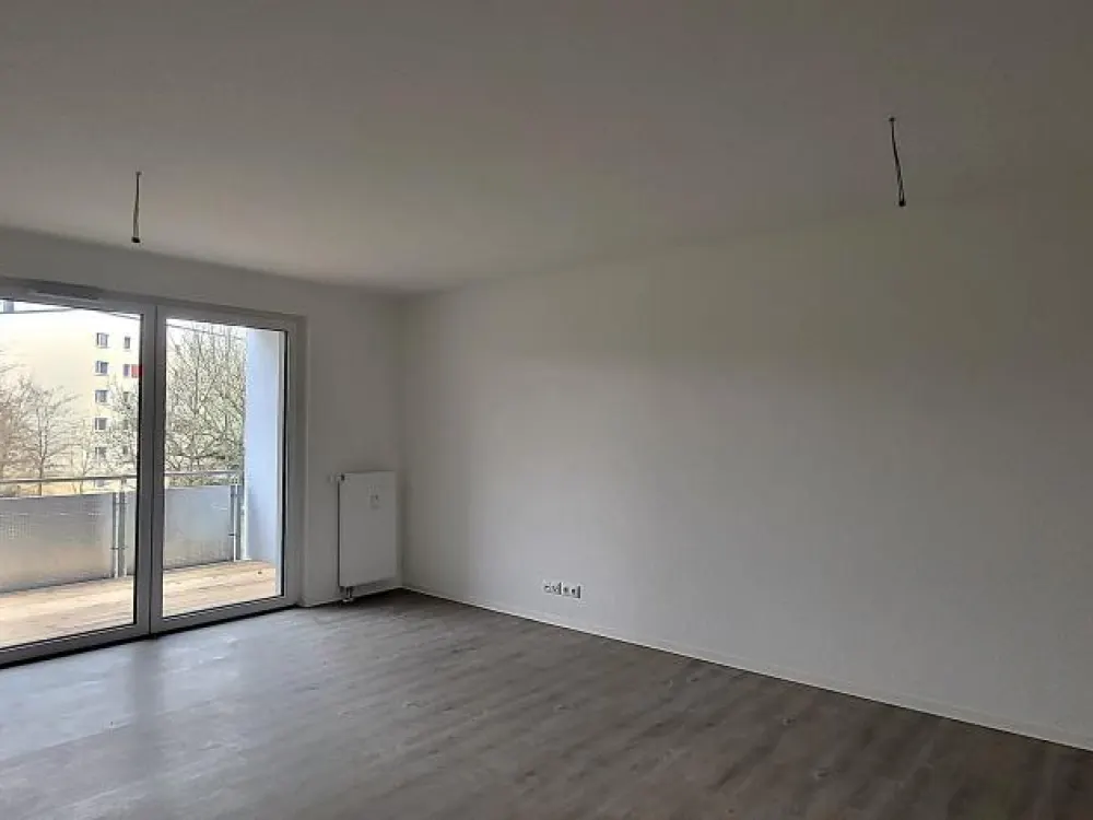 Spacious 3-Room Apartment with Good Connections!