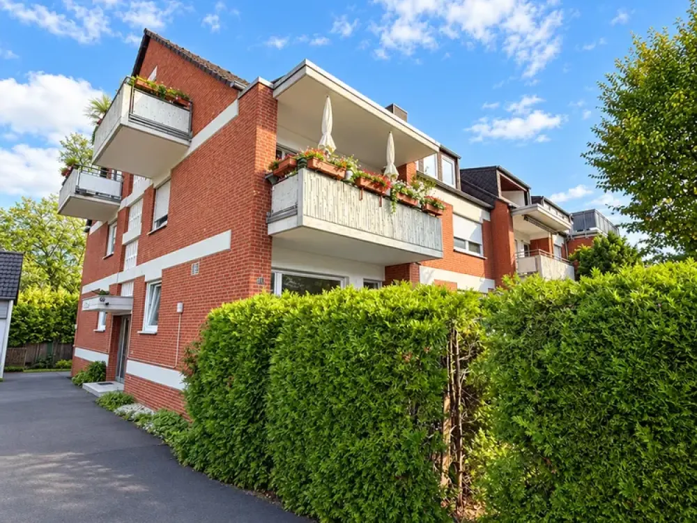 Spacious 2-Room Ground Floor Apartment with Balcony, Direct Garden Access and Garage