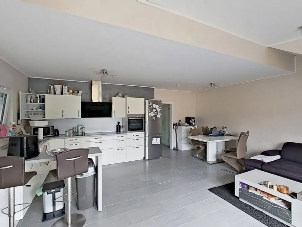 Large 3-Room Apartment with BALCONY and Fitted Kitchen in a Quiet Residential Area