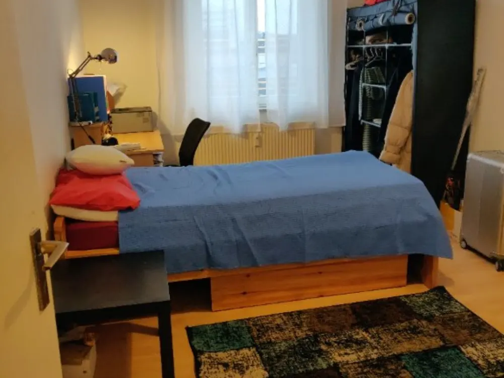 (A08) Single - Apartment, directly opposite KIT!
