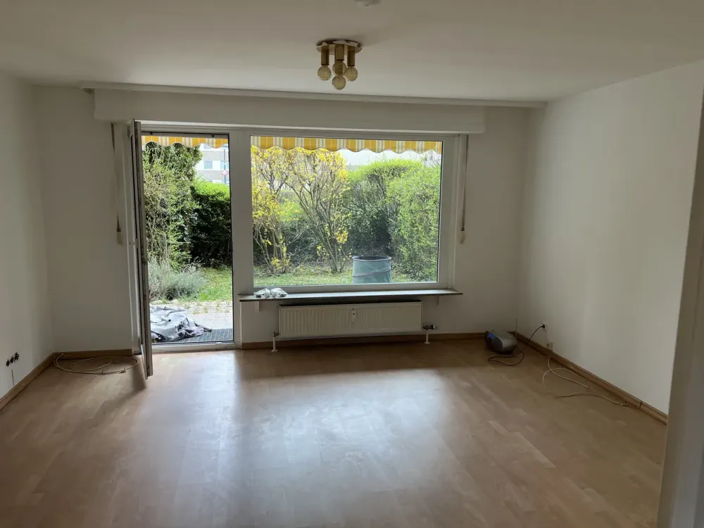 Charming 1.5-Room Terrace Apartment with Fitted Kitchen in Stuttgart