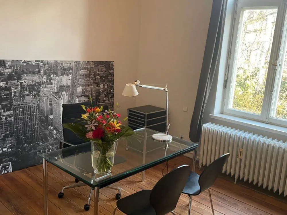Stylishly Furnished Apartment with Alster View in Historic Gründerzeit