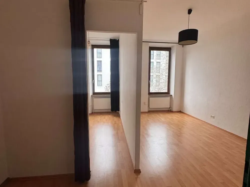 großes WG-Zimmer für Auszubildende und Studenten - nähe Fürther Innenstadt!
