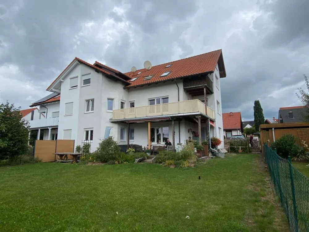 3.5 Room Apartment, 8 km from Kassel, Prime Location, Fully Renovated with Balcony View