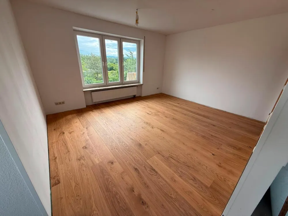 3.5 Room Apartment, 8 km from Kassel, Prime Location, Fully Renovated with Balcony View