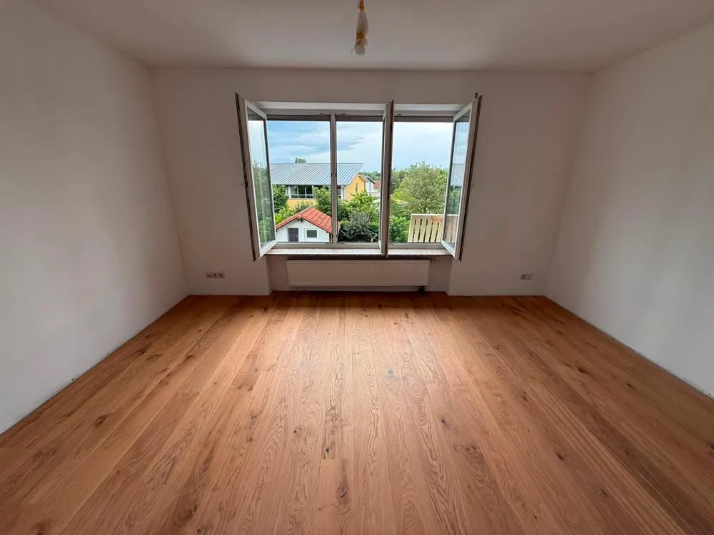 3.5 Room Apartment, 8 km from Kassel, Prime Location, Fully Renovated with Balcony View