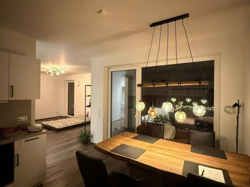 Stylish 3-Room Penthouse in Bremen with Modern Built-In Kitchen