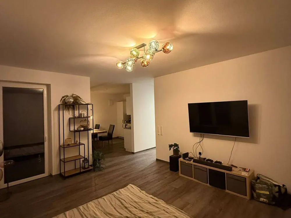 Stylish 3-Room Penthouse in Bremen with Modern Built-In Kitchen