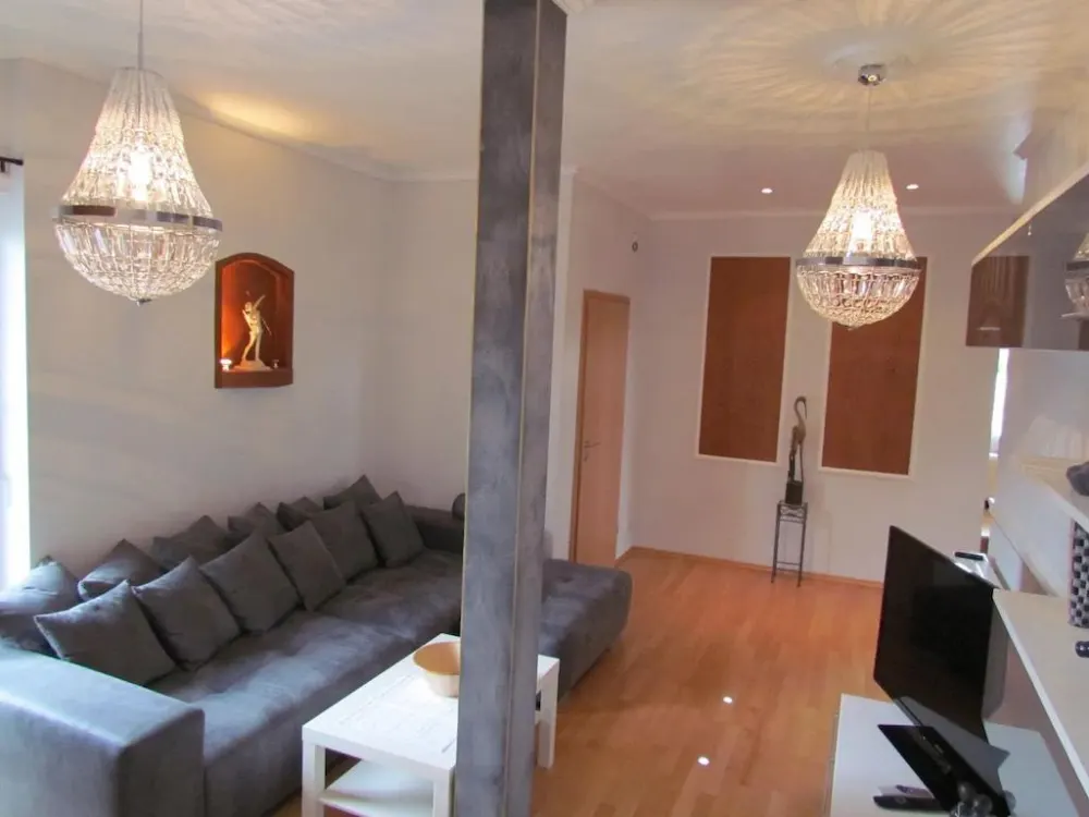 شقة 3.5 غرف في الطابق الأول مع حصة في الحديقة