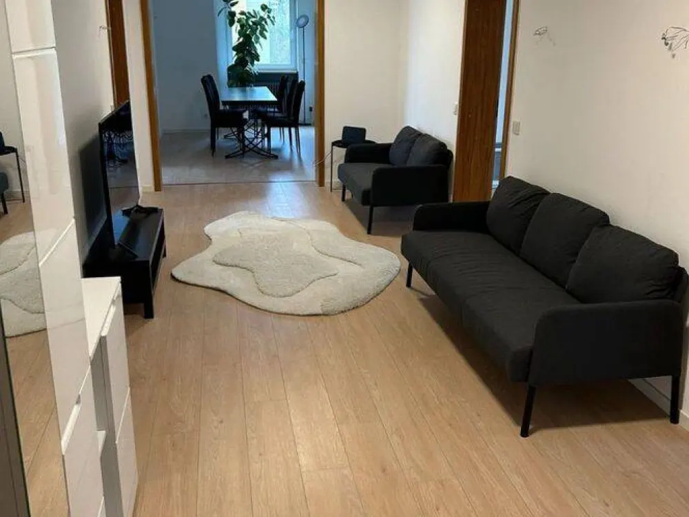 Large Shared Apartment Room in Prime Location