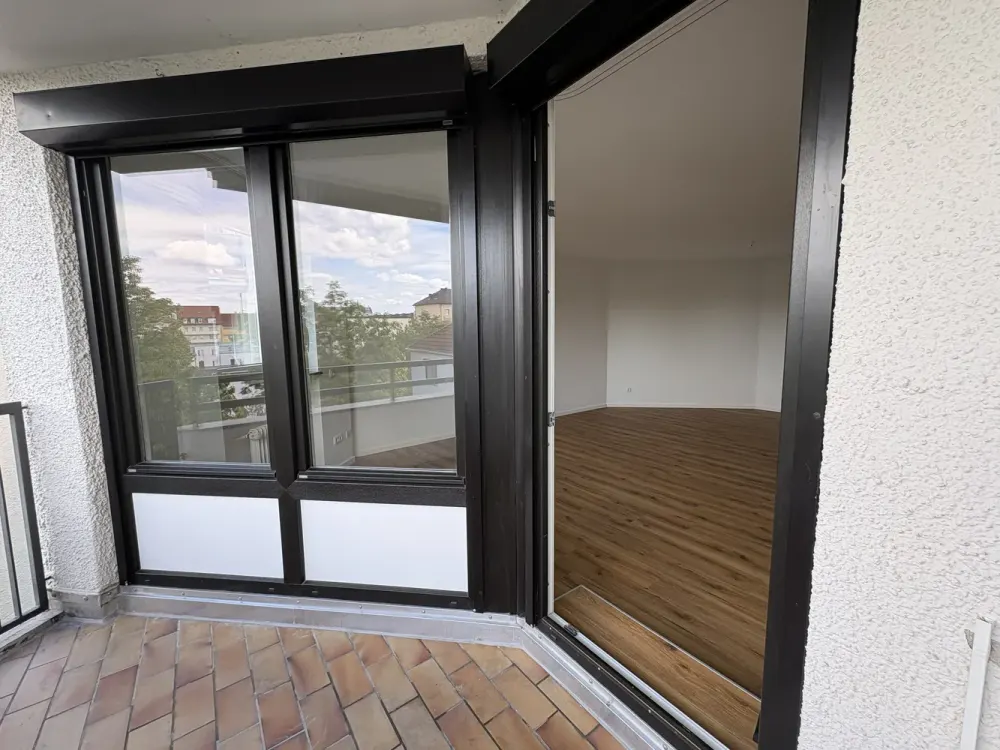 Quiet 2-Room Apartment with Balcony Overlooking Greenery in Maxvorstadt