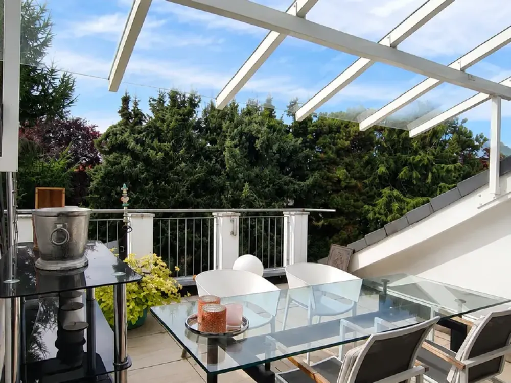 Exklusive 3,5-Zimmer Maisonette-Wohnung mit neuer Küche,mit Garten, Sauna und Kamin in Isernhagen
