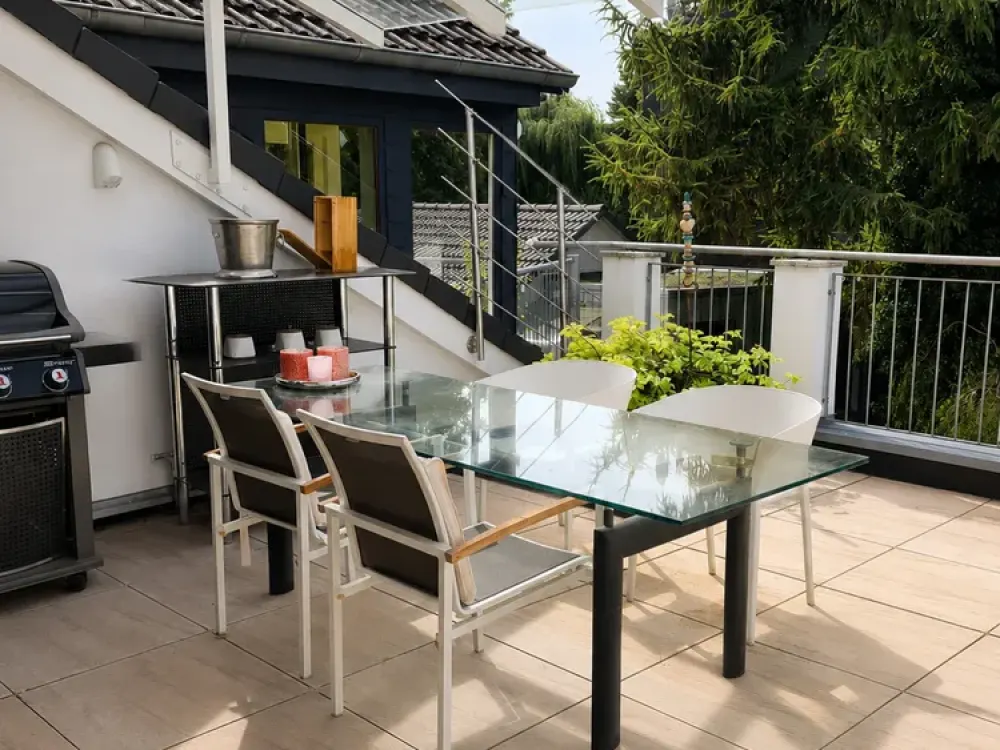Exklusive 3,5-Zimmer Maisonette-Wohnung mit neuer Küche,mit Garten, Sauna und Kamin in Isernhagen