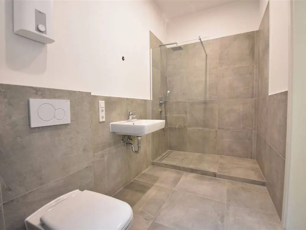 D-Altstadt! Renovated 2-Room Ground Floor Apartment in a Quiet Backyard