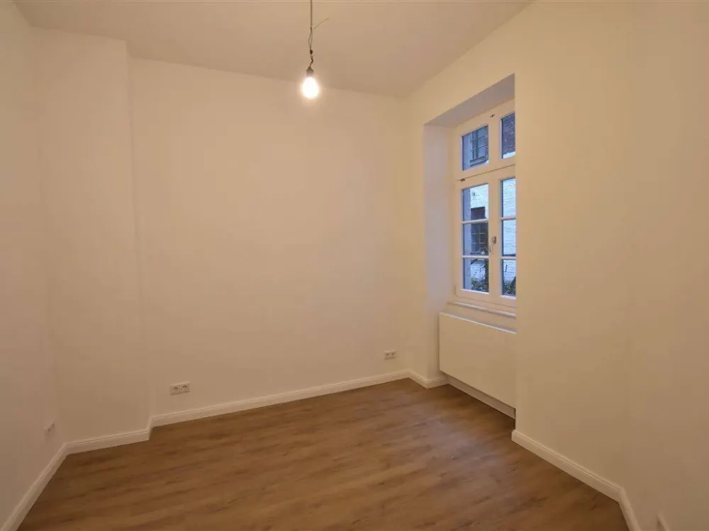 D-Altstadt! Renovated 2-Room Ground Floor Apartment in a Quiet Backyard