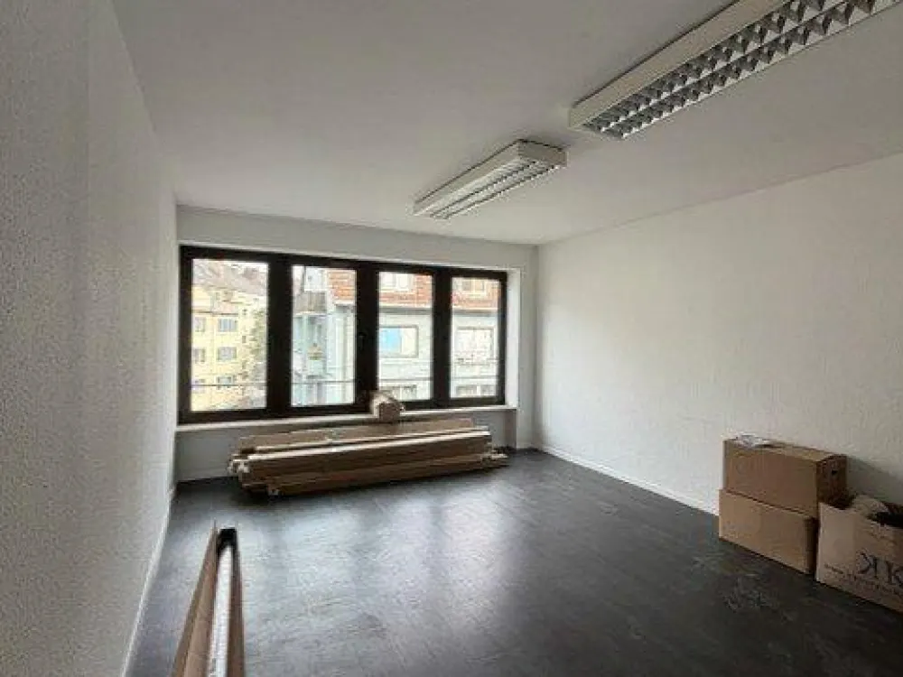 Frisch renovierte 2-Zimmer-Wohnung mit Aufzug und Balkon!