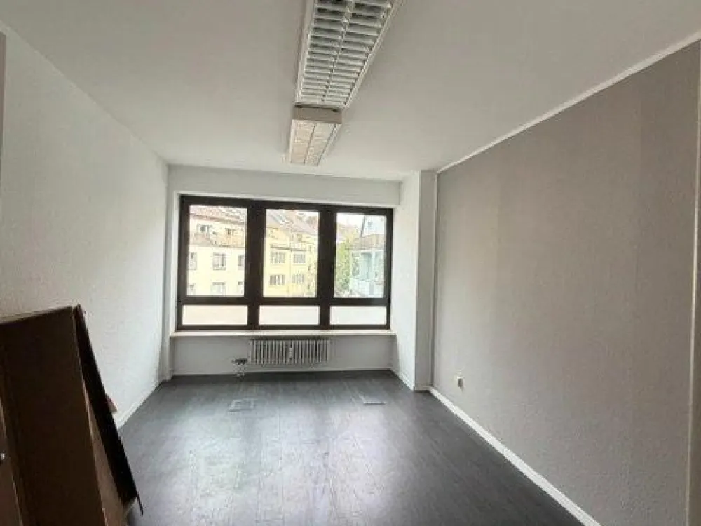 Frisch renovierte 2-Zimmer-Wohnung mit Aufzug und Balkon!