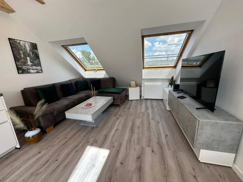 Voll möblierte Dachterrassenwohnung mit privater Sauna und Außendusche