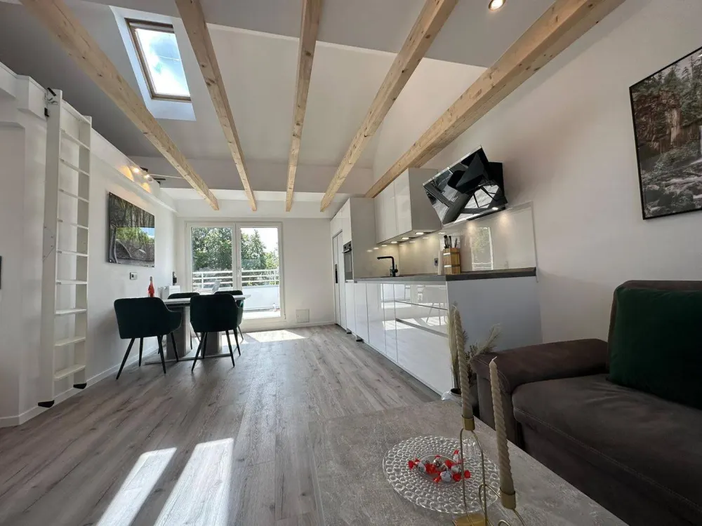 Voll möblierte Dachterrassenwohnung mit privater Sauna und Außendusche