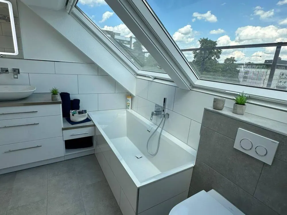 Voll möblierte Dachterrassenwohnung mit privater Sauna und Außendusche