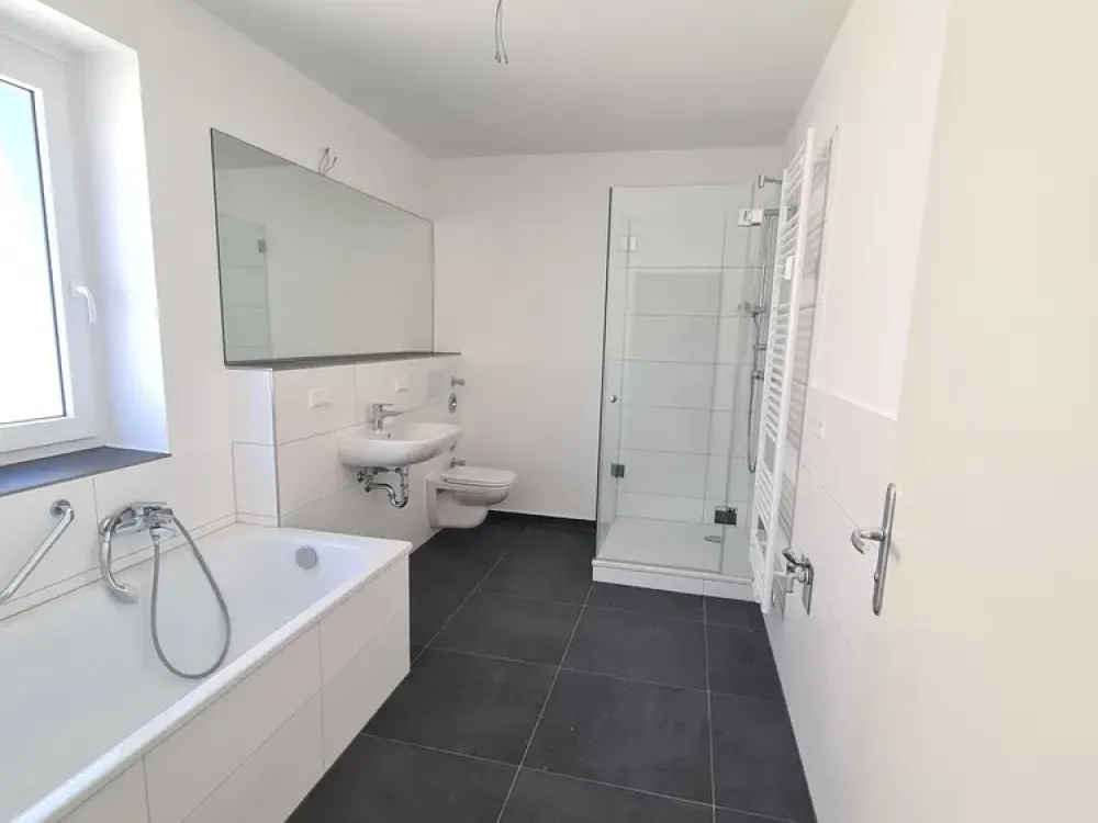 Altgarbsen / Kastanienplatz, 1st floor, 3-room apartment, 99 sqm, large balcony, central location