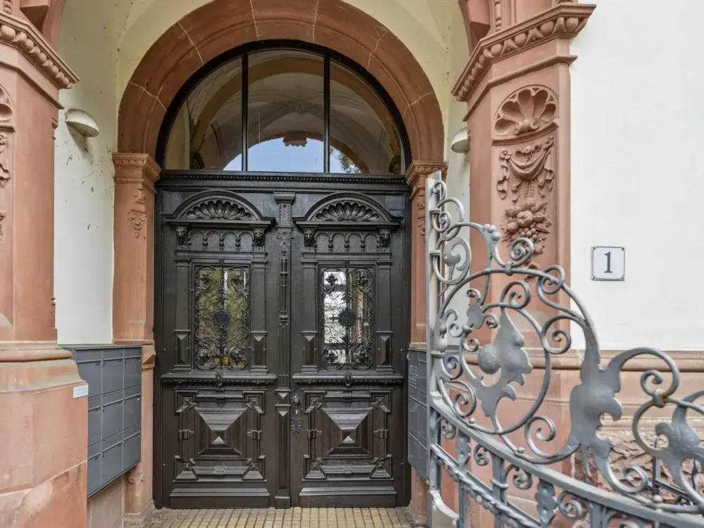 Stylishly Renovated 2-Room Old Building Apartment in Desirable Südstadt Location