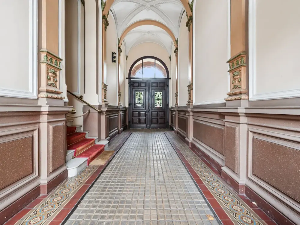 Stylishly Renovated 2-Room Old Building Apartment in Desirable Südstadt Location