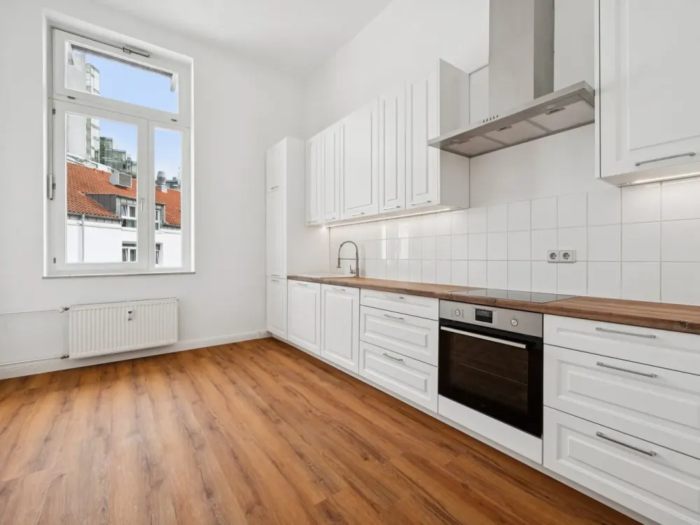 Stylishly Renovated 2-Room Old Building Apartment in Desirable Südstadt Location