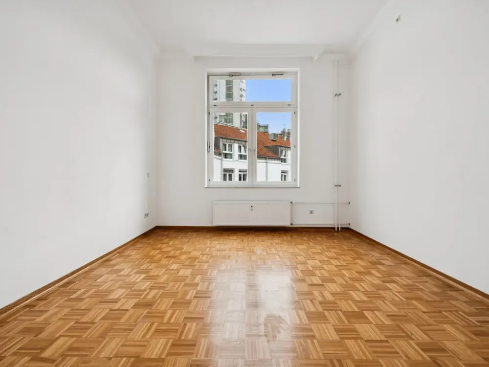 Stylishly Renovated 2-Room Old Building Apartment in Desirable Südstadt Location