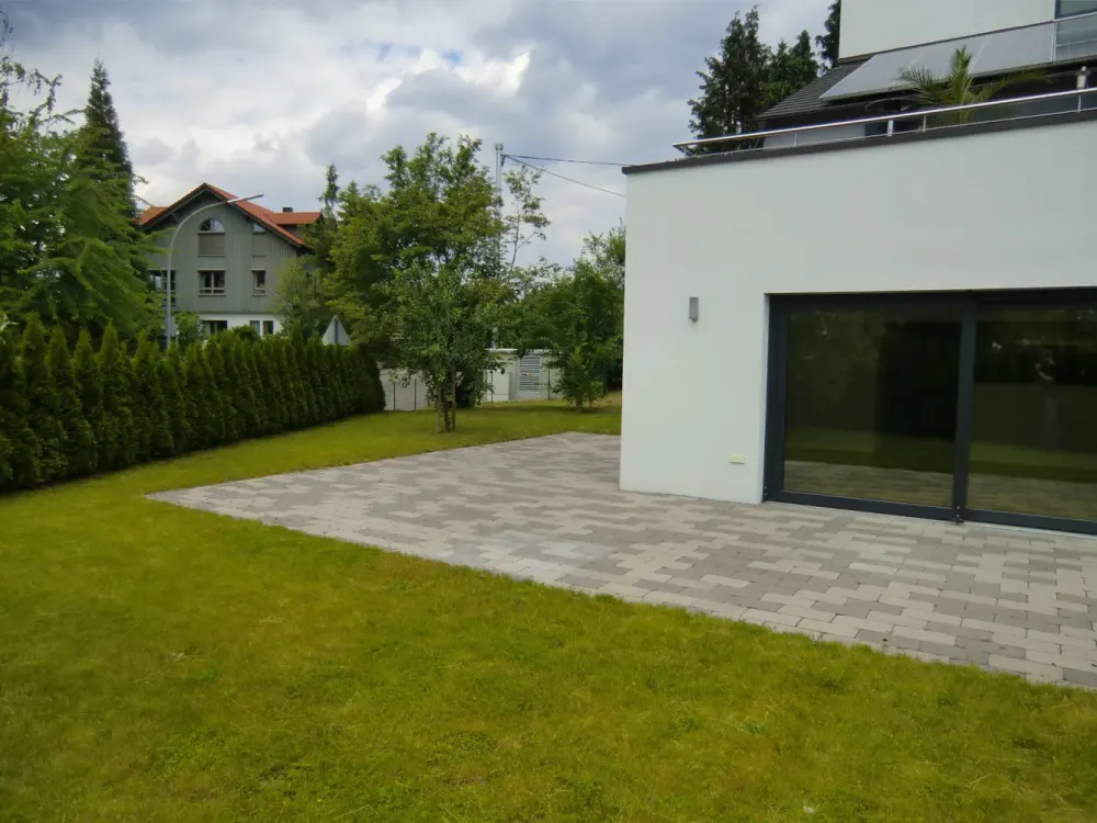 Modern 3-Room Apartment with Large South-Facing Terrace and Built-in Kitchen