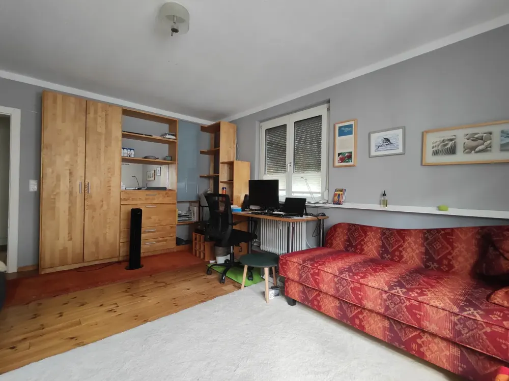 Stuttgart-West: 3-Room Apartment with Balcony, Loggia and Fireplace Stove