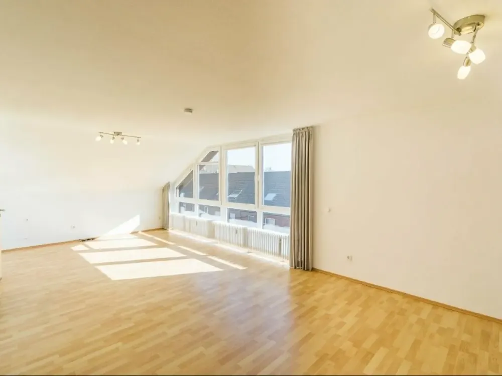 Helle, lichtdurchflutete 2-Zimmer-Wohnung II EBK, Stellplatz