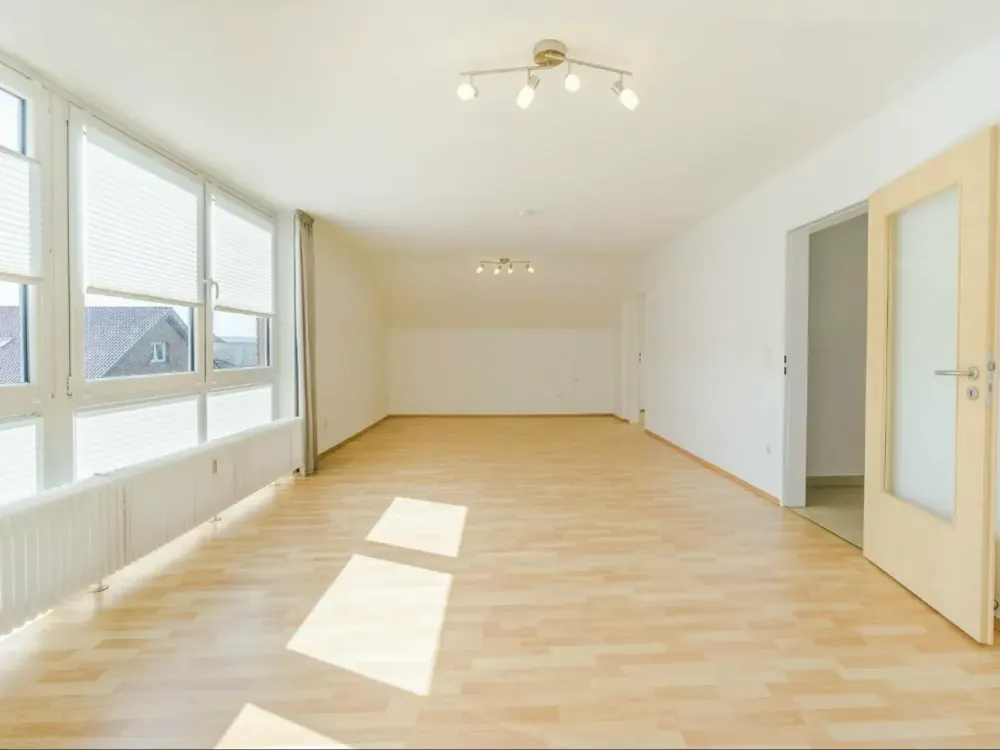 Helle, lichtdurchflutete 2-Zimmer-Wohnung II EBK, Stellplatz