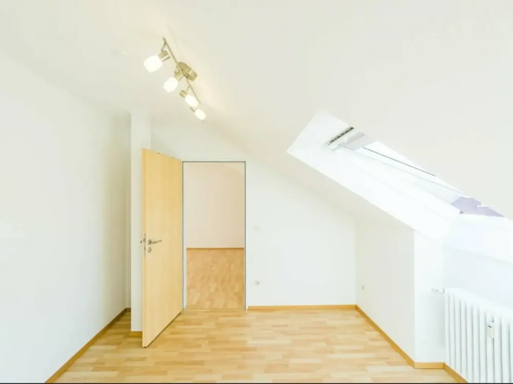 Helle, lichtdurchflutete 2-Zimmer-Wohnung II EBK, Stellplatz