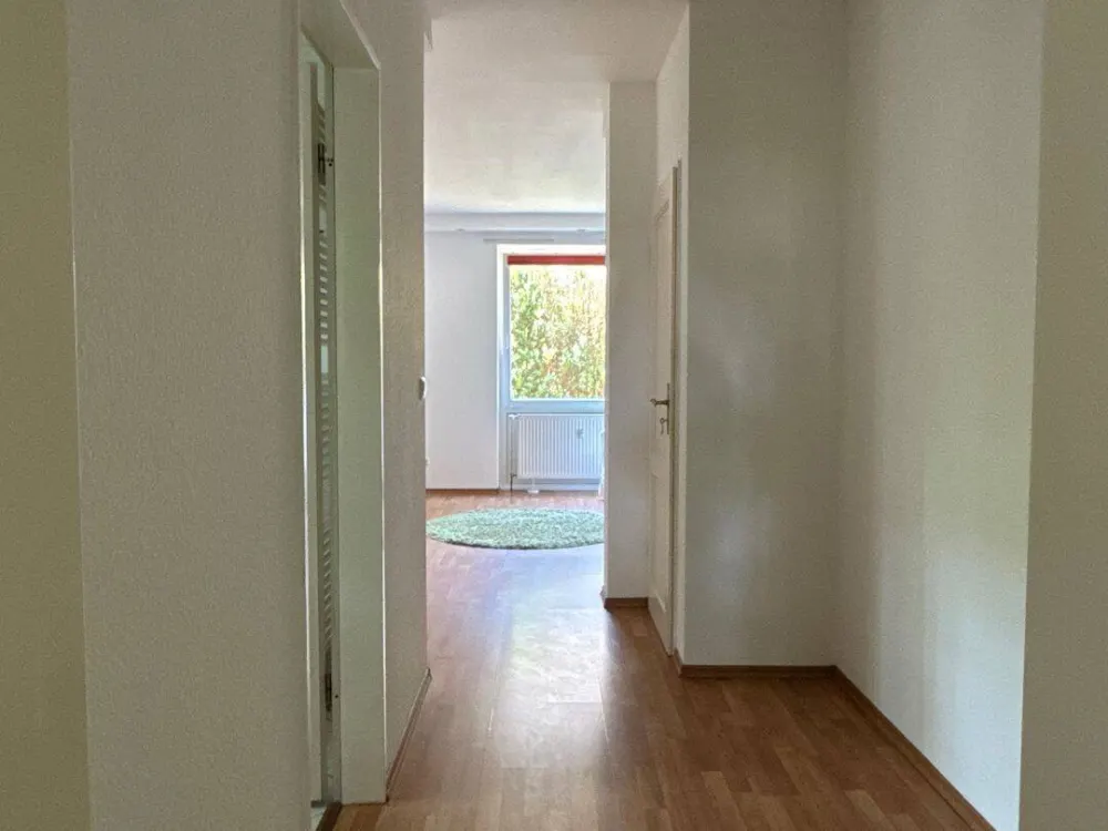 Freshly renovated granny flat with approx. 92 m² total area, 2 bathrooms & new fitted kitchen