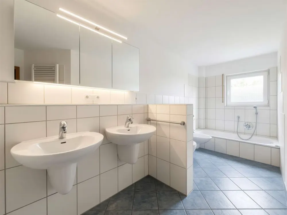 Ruhiges Zuhause mit offenem Wohngefühl: 4-Zimmer-Wohnung mit Kamin und zwei Süd-Terrassen