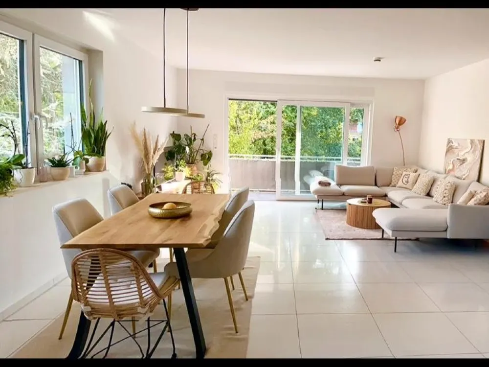 Modern bright apartment with fitted kitchen and garage in a quiet location