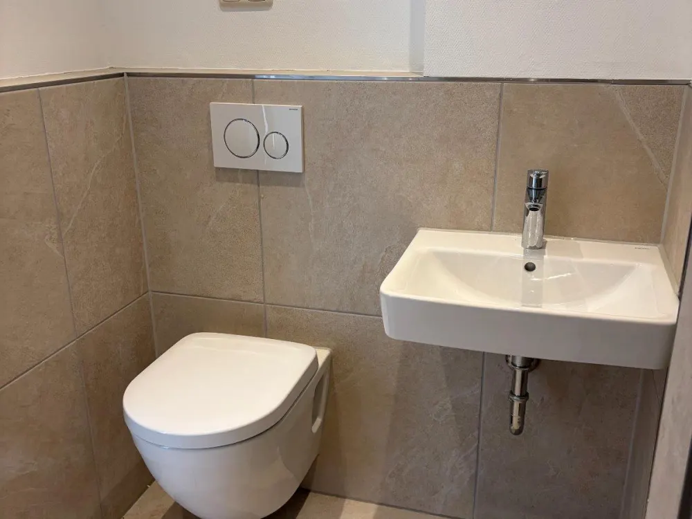 First occupancy after complete renovation 4-5 room apartment Nordhäuserstraße near the cathedral